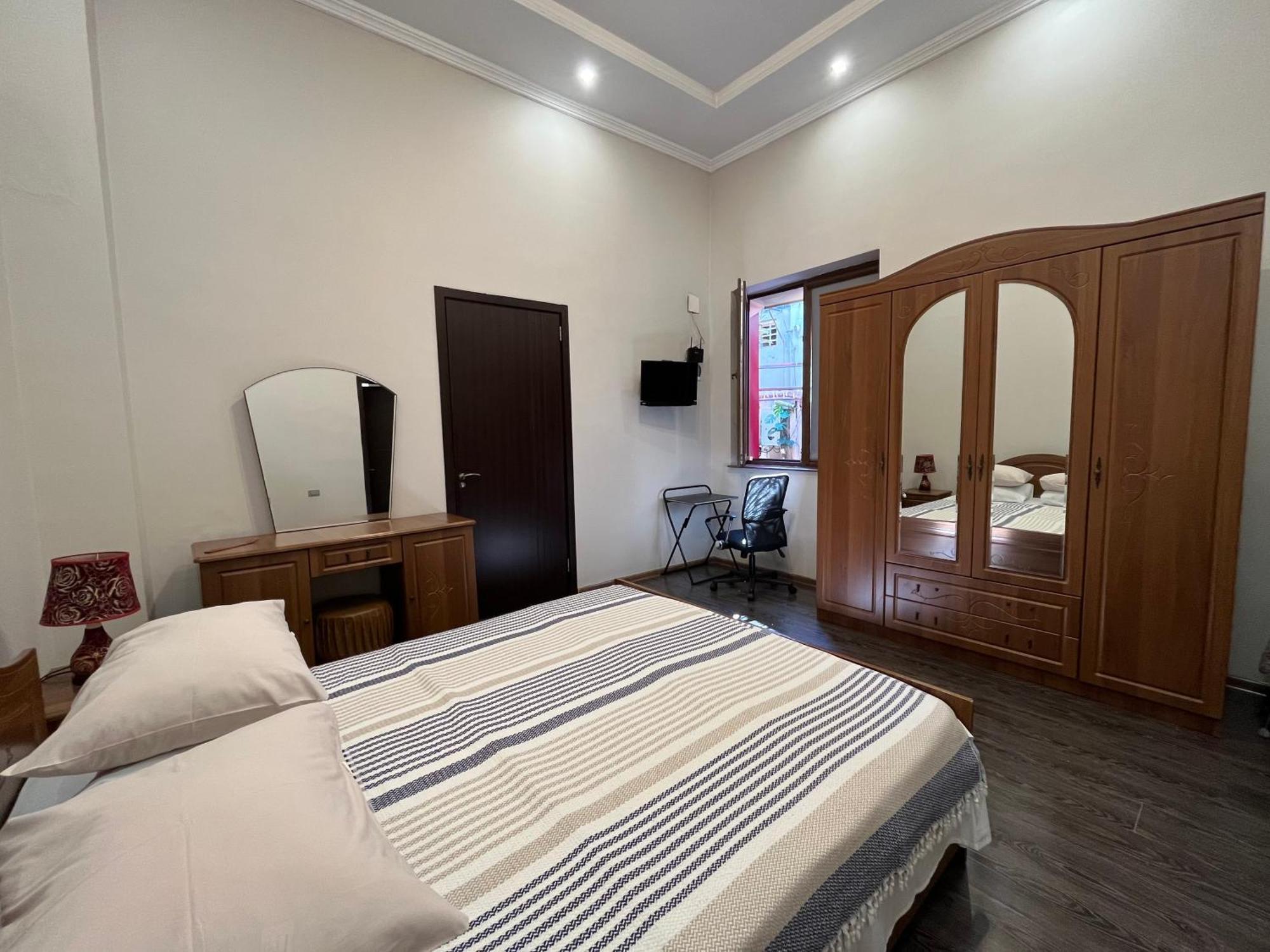 Old Batumi Apartment On Kostava 9 Экстерьер фото